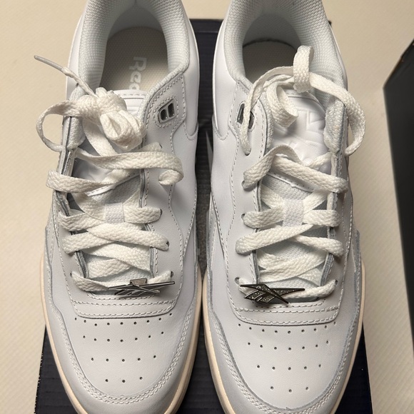 NWT Reebok Shoes - Picture 2 of 3